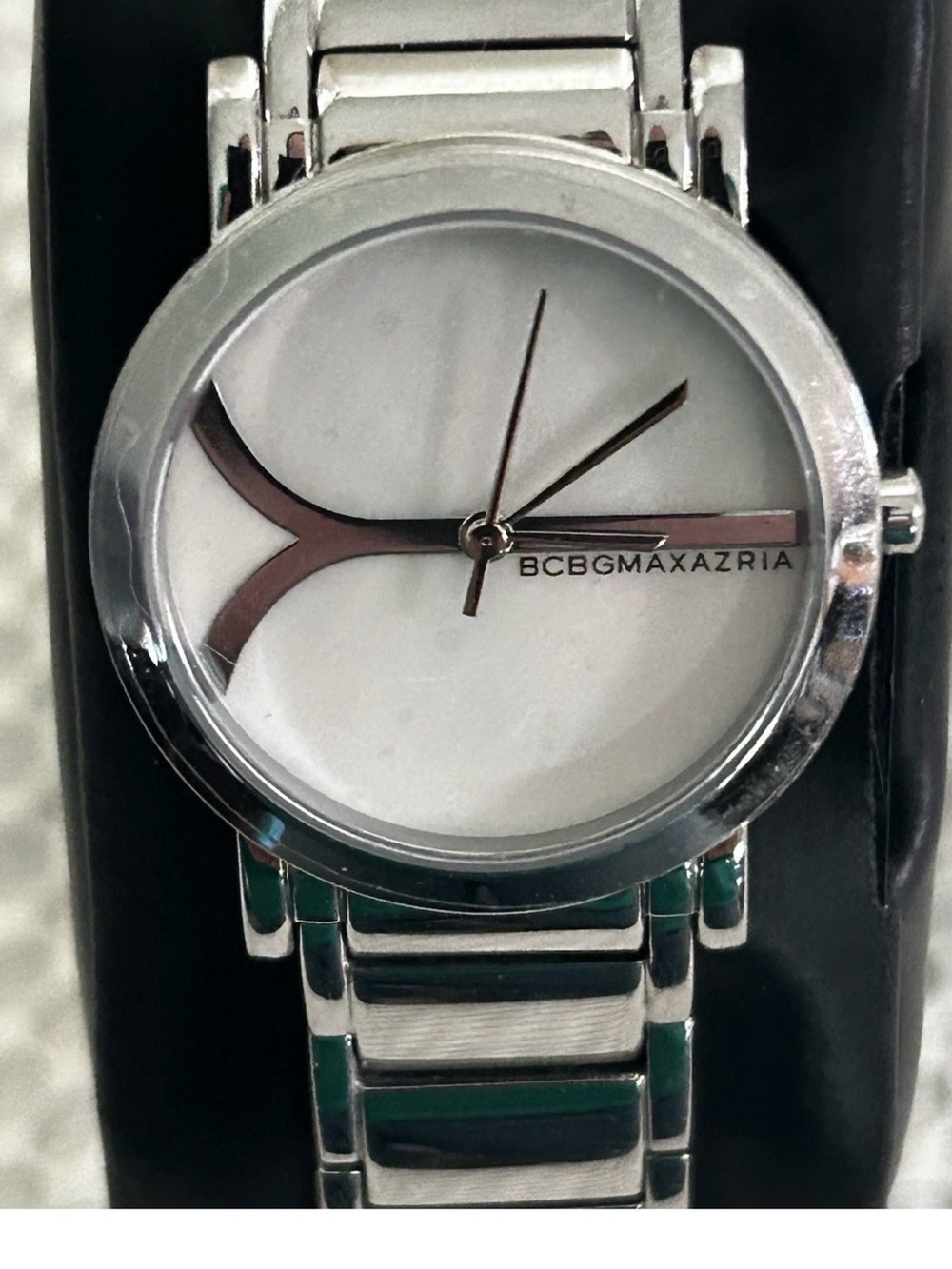 BCBGMAXAZRIA Women's Minimalist Silver Stainless Steel Bracelet Watch BG8210 New